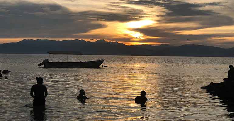 Sunset on Panagsama beach 